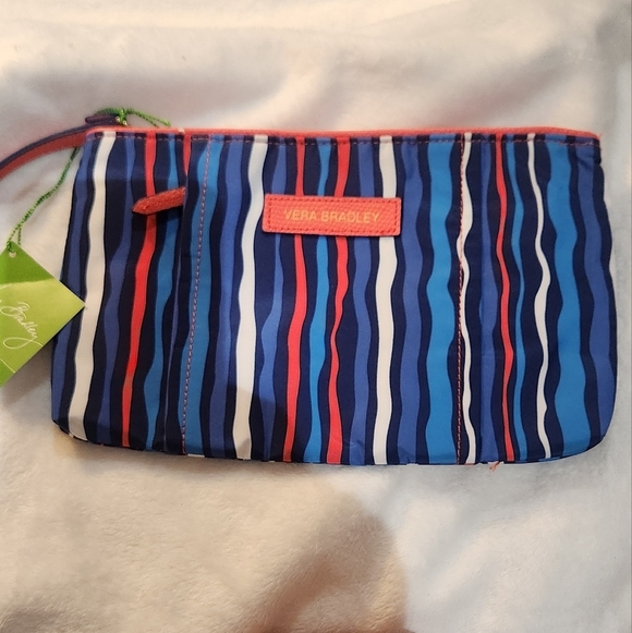 Vera Bradley Handbags - NWT Vera Bradley Wristlet